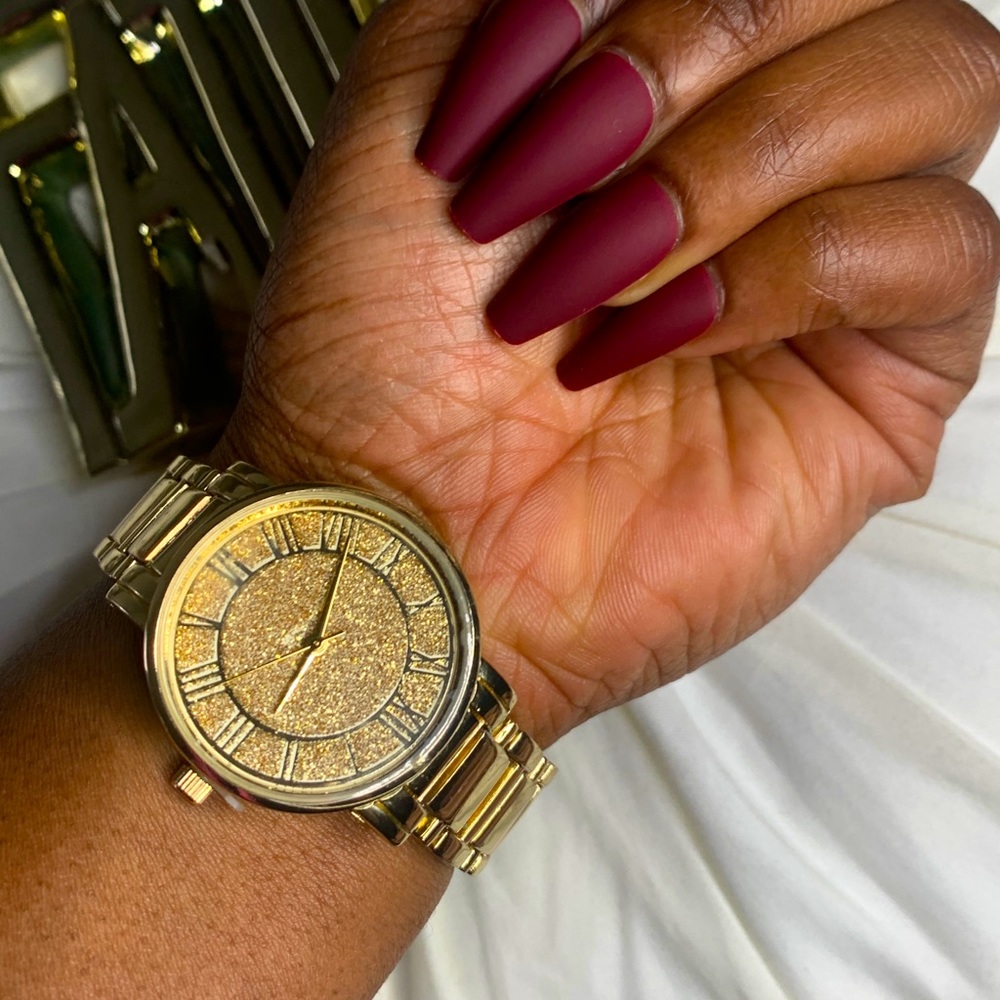 Glamour Gold sparkling watch💕